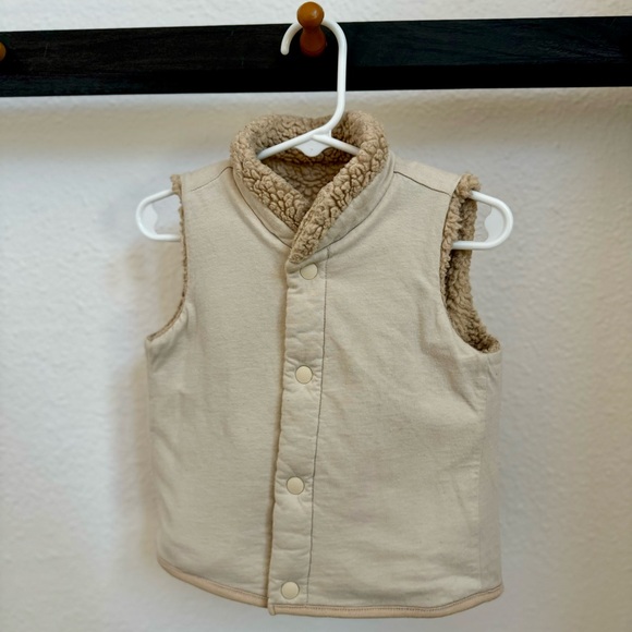 Uniqlo Baby Reversible Teddy Sherpa Vest Beige - Picture 3 of 7